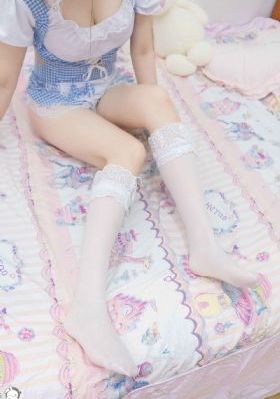 郑钦文夺冠后倒地喜极而泣